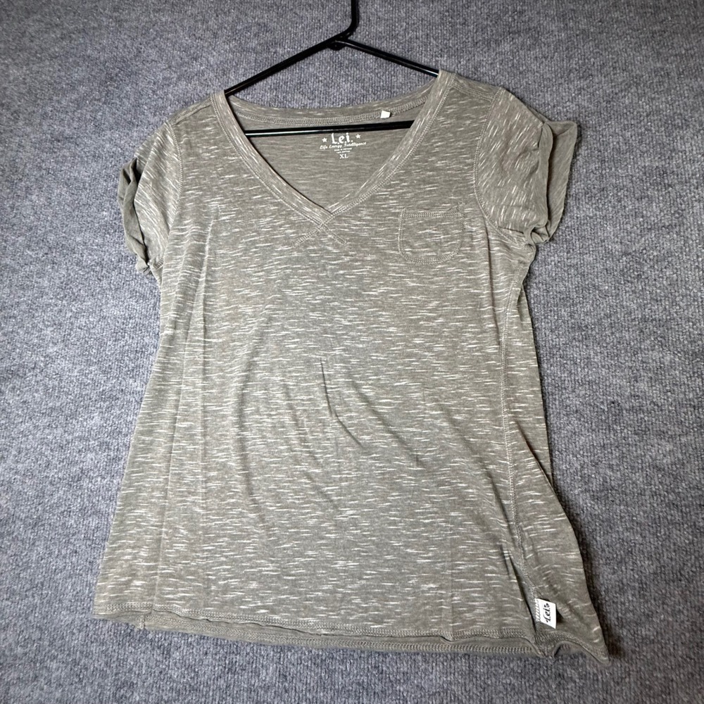 LEI Womens XL V-Neck Space Dye Slub Cotton T-Shirt Olive Green Short Sleeve